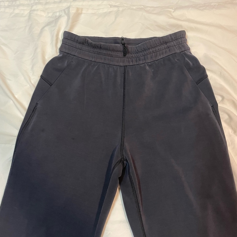 Lululemon Softstream regular length pants size 2 in black